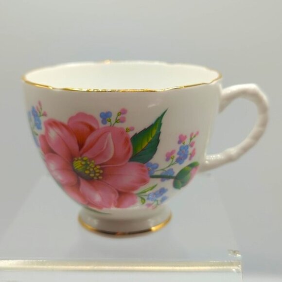 Teacup & Saucer Fine Bone China Made in England Floral Gold Trim - Picture 3 of 9